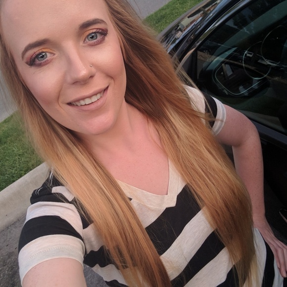 Meet your Posher, Courtney - Picture 1 of 1